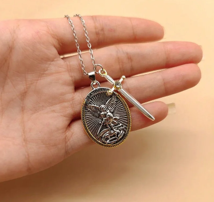 Medalla y Espada de Protección de San Miguel Arcángel